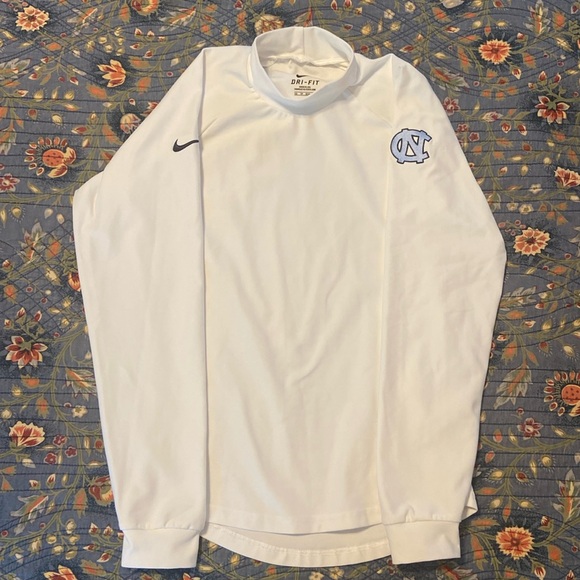 Woman’s UNC mock turtleneck - Picture 1 of 6